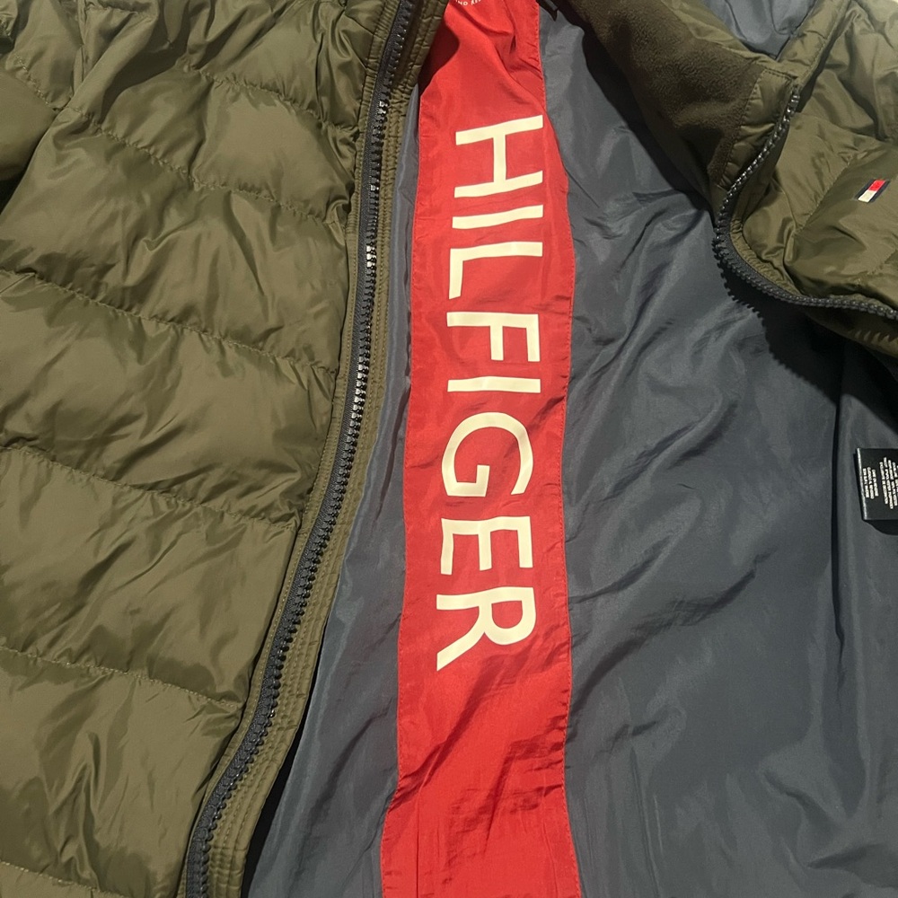 Tommy Hilfiger Men's Green Puffer Jacket with Red Accent